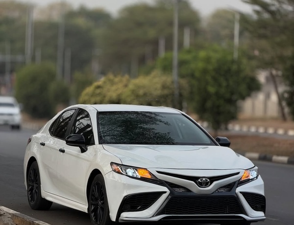 Foreign Used 2021 Toyota Camry for Sale In Abuja