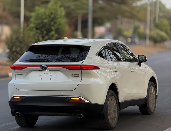 Foreign Used 2022 Toyota Venza for Sale In Abuja