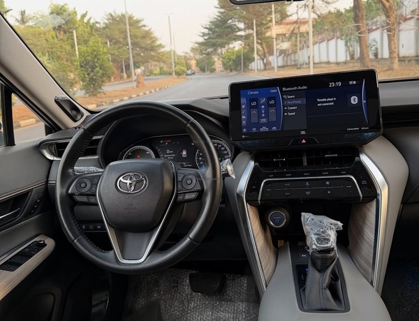 Foreign Used 2022 Toyota Venza for Sale In Abuja