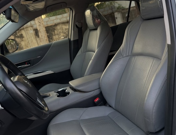 Foreign Used 2022 Toyota Venza for Sale In Abuja