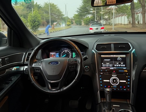 Foreign Used Ford Explorer 2015 – Clean SUV | Buy & Drive