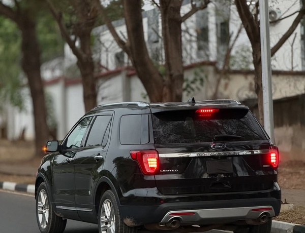 Foreign Used Ford Explorer 2015 – Clean SUV | Buy & Drive