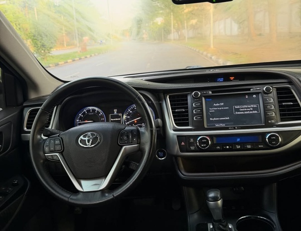Foreign Used Toyota Highlander XLE 2015 – Priced to Sell Fast