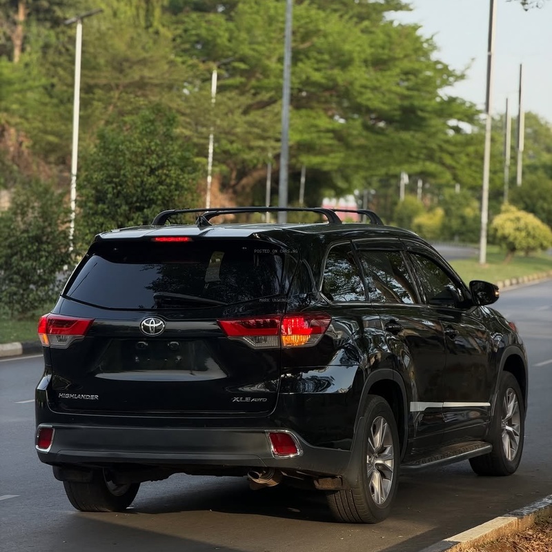 Foreign Used Toyota Highlander XLE 2015 – Priced to Sell Fast image