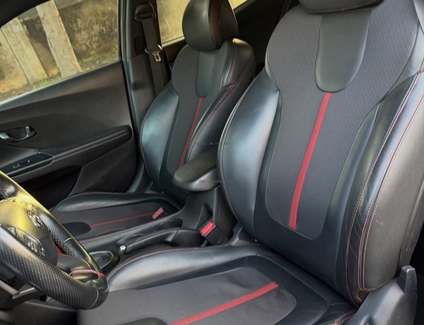 2020 HYUNDAI VELOSTER – FOREIGN USED | SPORT COUPE HATCHBACK 