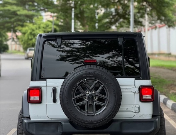 2025 JEEP WRANGLER – FOREIGN USED | OFF-ROAD LUXURY SUV