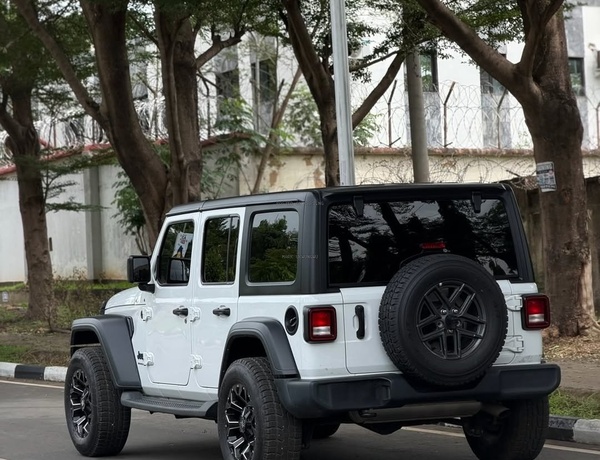 2025 JEEP WRANGLER – FOREIGN USED | OFF-ROAD LUXURY SUV