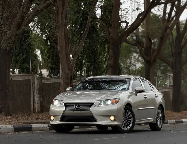 Foreign Used Lexus ES350 2013 for Sale In Abuja