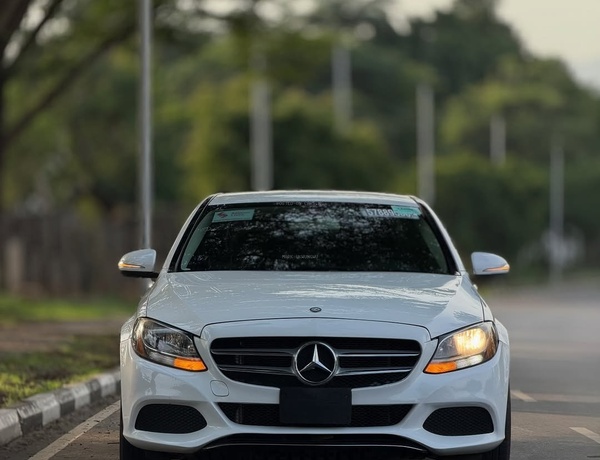 2015 MERCEDES-BENZ C300 – FOREIGN USED | CLEAN LUXURY SEDAN