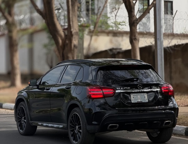 FOREIGN USED MERCEDES GLA250 2018– SUPER CLEAN, BUY & DRIVE