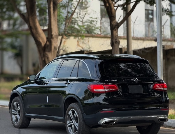 Foreign Used Mercedes Benz GLC300 2016– Super Clean Luxury SUV