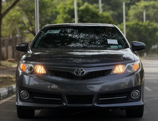  2015 TOYOTA CAMRY SE  FOREIGN USED– Engine & Gear Perfect Condition