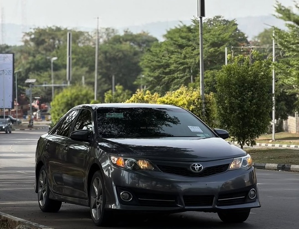  2015 TOYOTA CAMRY SE  FOREIGN USED– Engine & Gear Perfect Condition