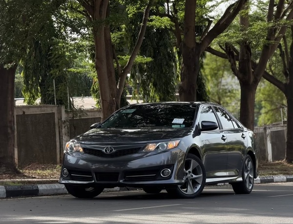  2015 TOYOTA CAMRY SE  FOREIGN USED– Engine & Gear Perfect Condition