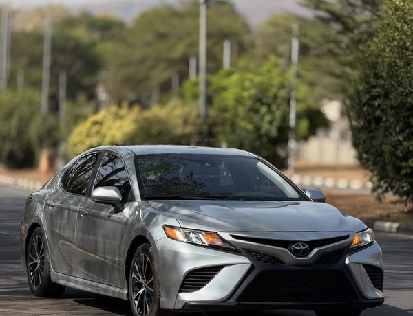 Foreign Used Toyota Camry SE 2018  for Sale In Abuja