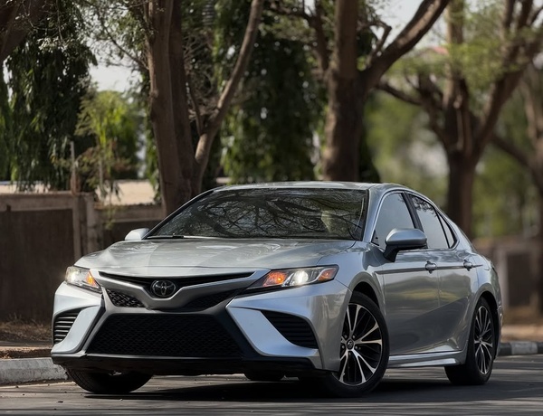 Foreign Used Toyota Camry SE 2018  for Sale In Abuja