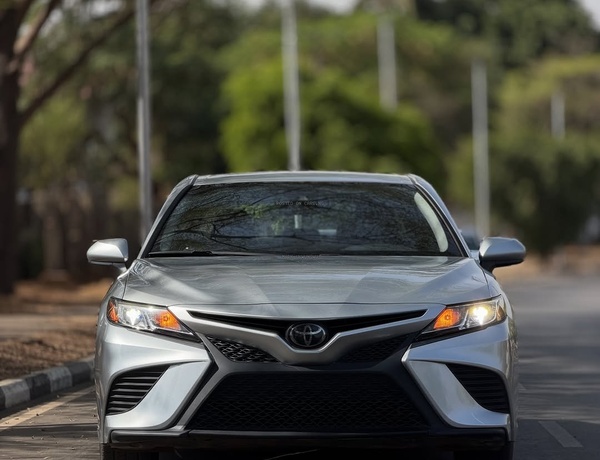 Foreign Used Toyota Camry SE 2018  for Sale In Abuja