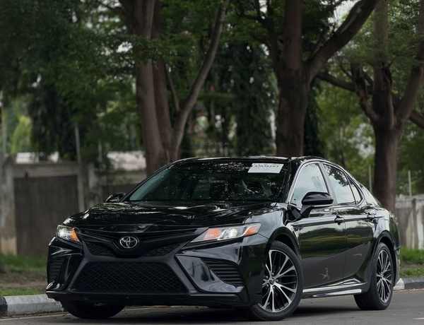 Foreign Used Toyota Camry SE 2018– Super Clean & Sharp