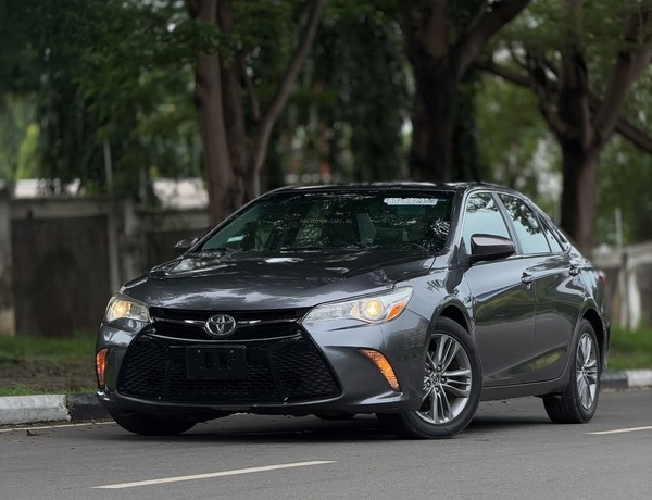 Foreign Used Toyota Camry SE 2015 – Super Clean & Sharp