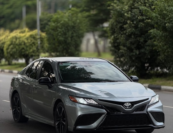 Foreign Used Toyota Camry SE 2018 – Super Clean & Sporty Sedan