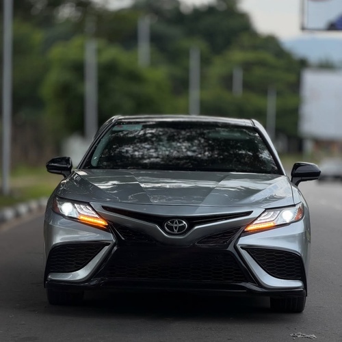 Foreign Used Toyota Camry SE 2018 – Super Clean & Sporty Sedan