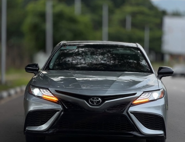 Foreign Used Toyota Camry SE 2018 – Super Clean & Sporty Sedan