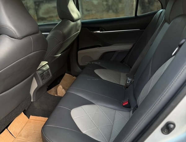 2018 TOYOTA CAMRY XLE – FOREIGN USED | FULL LUXURY SEDAN 
