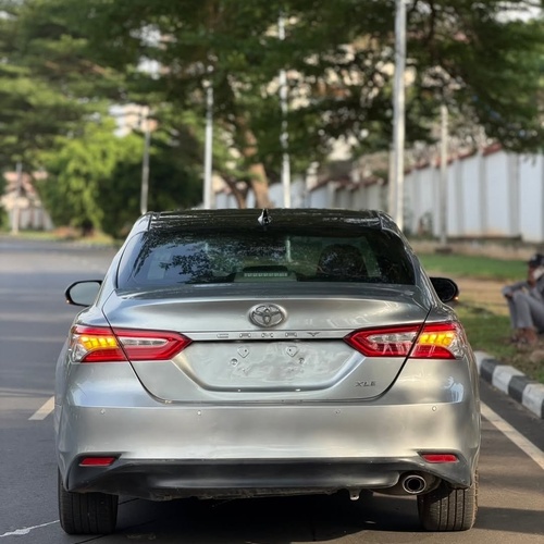 2018 TOYOTA CAMRY XLE – FOREIGN USED | FULL LUXURY SEDAN 