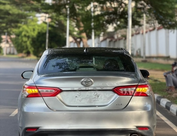 2018 TOYOTA CAMRY XLE – FOREIGN USED | FULL LUXURY SEDAN 