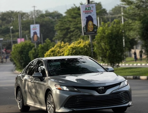 2018 TOYOTA CAMRY XLE – FOREIGN USED | FULL LUXURY SEDAN 