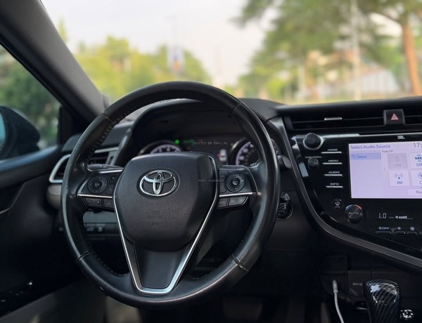 2018 TOYOTA CAMRY XLE – FOREIGN USED | FULL LUXURY SEDAN 