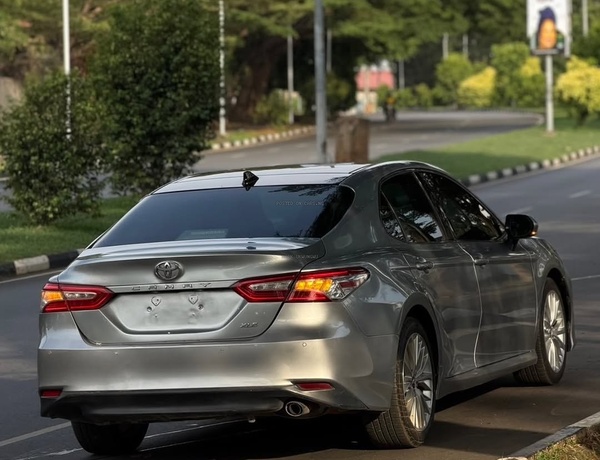 2018 TOYOTA CAMRY XLE – FOREIGN USED | FULL LUXURY SEDAN 
