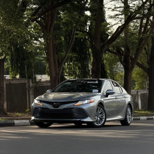2018 TOYOTA CAMRY XLE – FOREIGN USED | FULL LUXURY SEDAN 