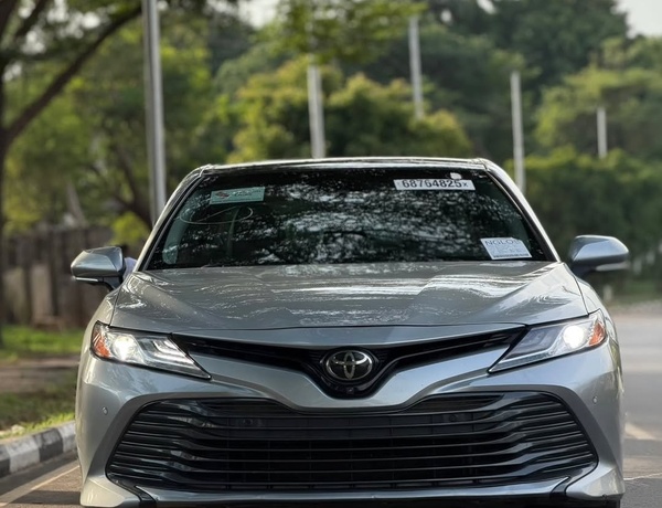 2018 TOYOTA CAMRY XLE – FOREIGN USED | FULL LUXURY SEDAN 
