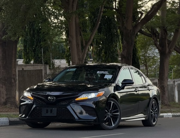 2018 TOYOTA CAMRY XSE – FOREIGN USED | SPORT LUXURY SEDAN