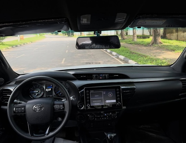 TOYOTA HILUX 2025 FOR SALE