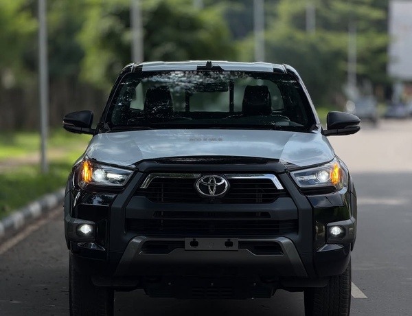 TOYOTA HILUX 2025 FOR SALE