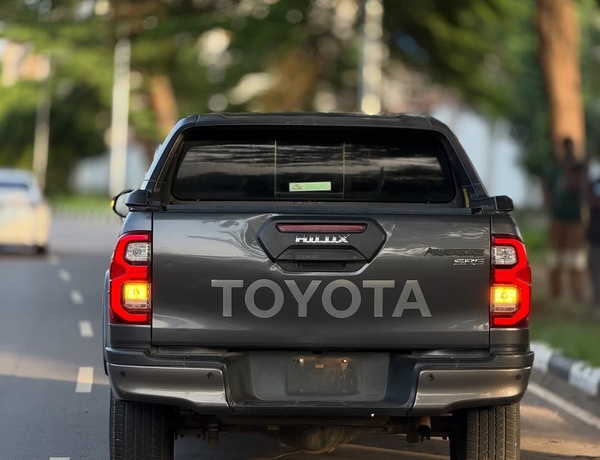 Foreign Used Toyota Hilux 2022– Super Clean & Rugged Pickup