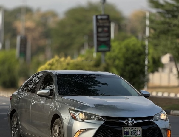Extremely Super Clean Toyota Camry SE 2016 for Sale In Abuja
