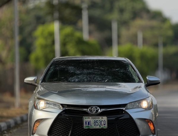 Extremely Super Clean Toyota Camry SE 2016 for Sale In Abuja