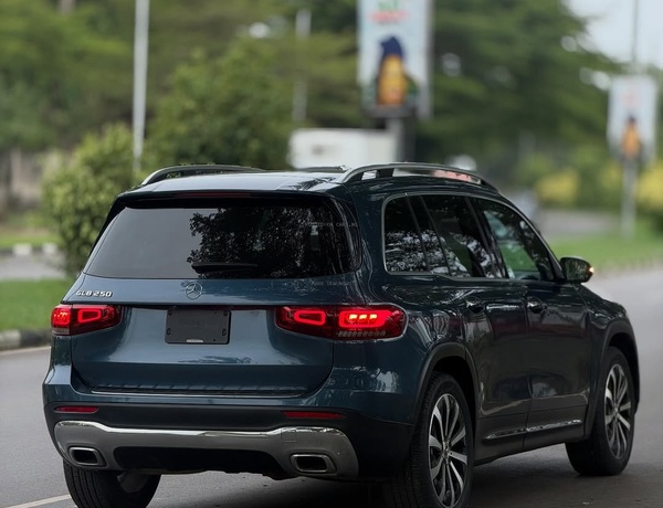 2022 MERCEDES-BENZ GLB250 – FOREIGN USED | LUXURY COMPACT SUV 