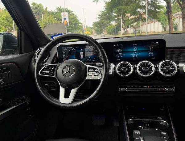 2022 MERCEDES-BENZ GLB250 – FOREIGN USED | LUXURY COMPACT SUV 