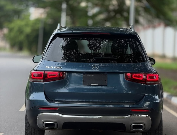 2022 MERCEDES-BENZ GLB250 – FOREIGN USED | LUXURY COMPACT SUV 