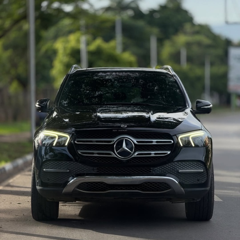 2019 MERCEDES-BENZ GLB350 – FOREIGN USED | LOW MILEAGE LUXURY SUV  image