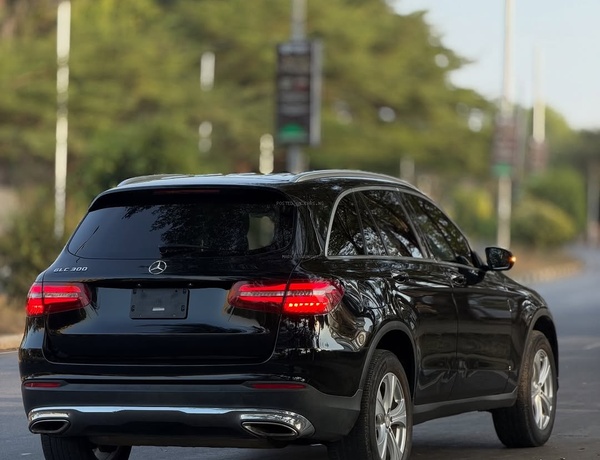 Foreign Used Mercedes Benz GLC300 2017  for Sale Abuja