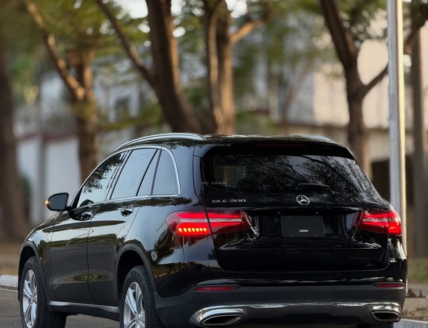 Foreign Used Mercedes Benz GLC300 2017  for Sale Abuja
