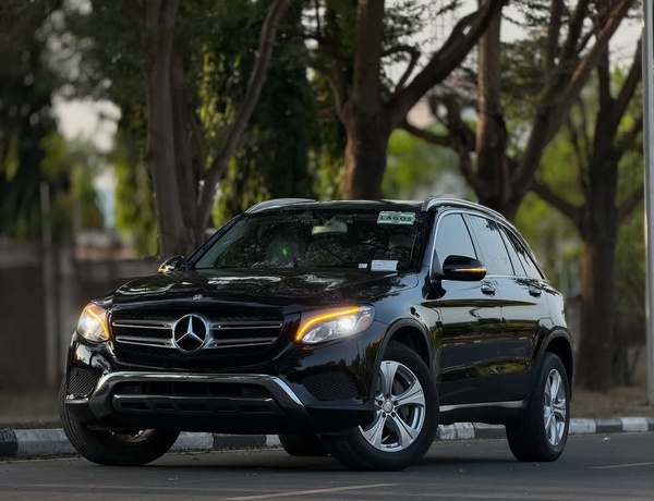 Foreign Used Mercedes Benz GLC300 2017  for Sale Abuja