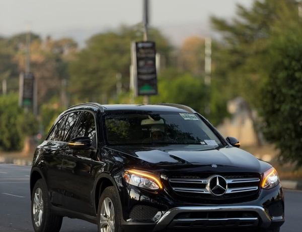 Foreign Used Mercedes Benz GLC300 2017  for Sale Abuja