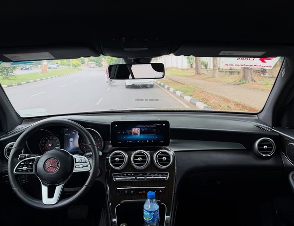 GLC300 Foreign Used  Sharp Body, Smooth Engine, For Sale in Abuja