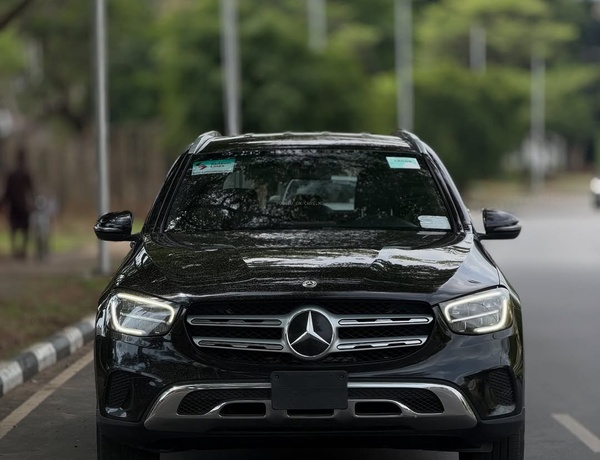 GLC300 Foreign Used  Sharp Body, Smooth Engine, For Sale in Abuja